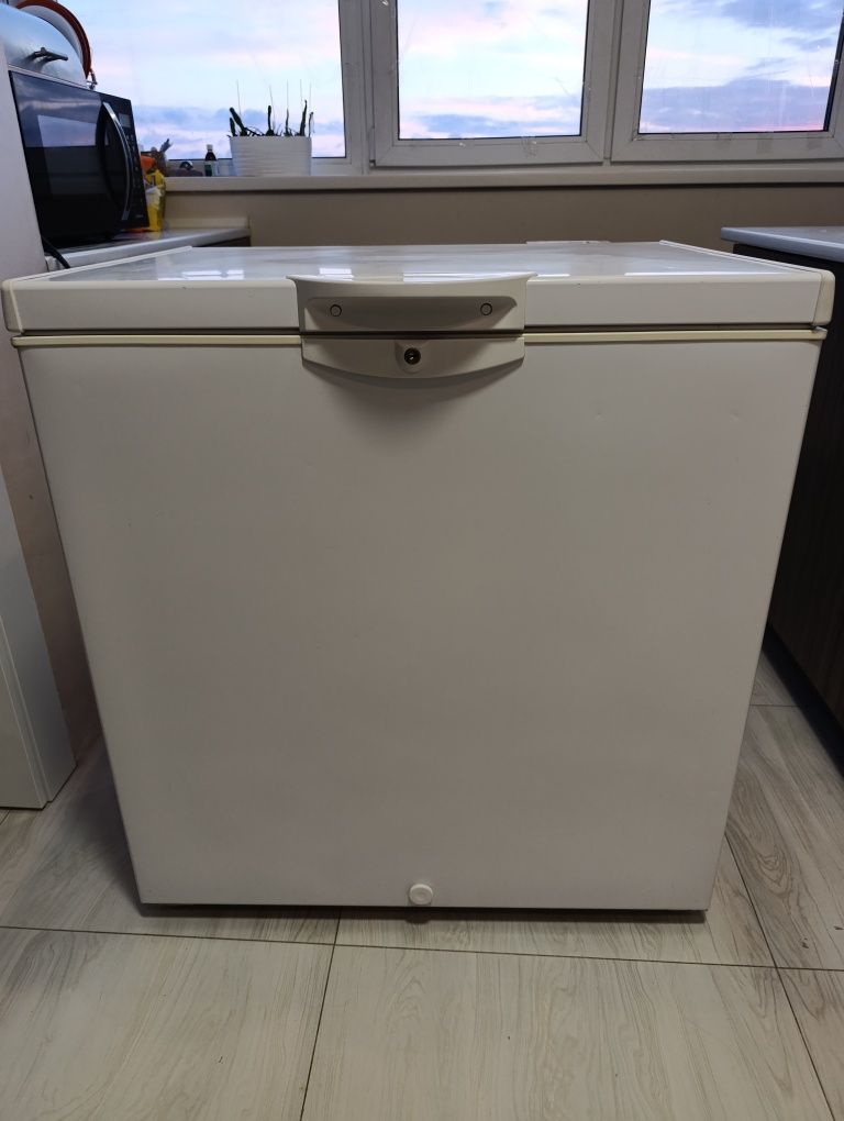 Морозильна камера Іndesit OS 1A 200
Indesit OS 1A 200