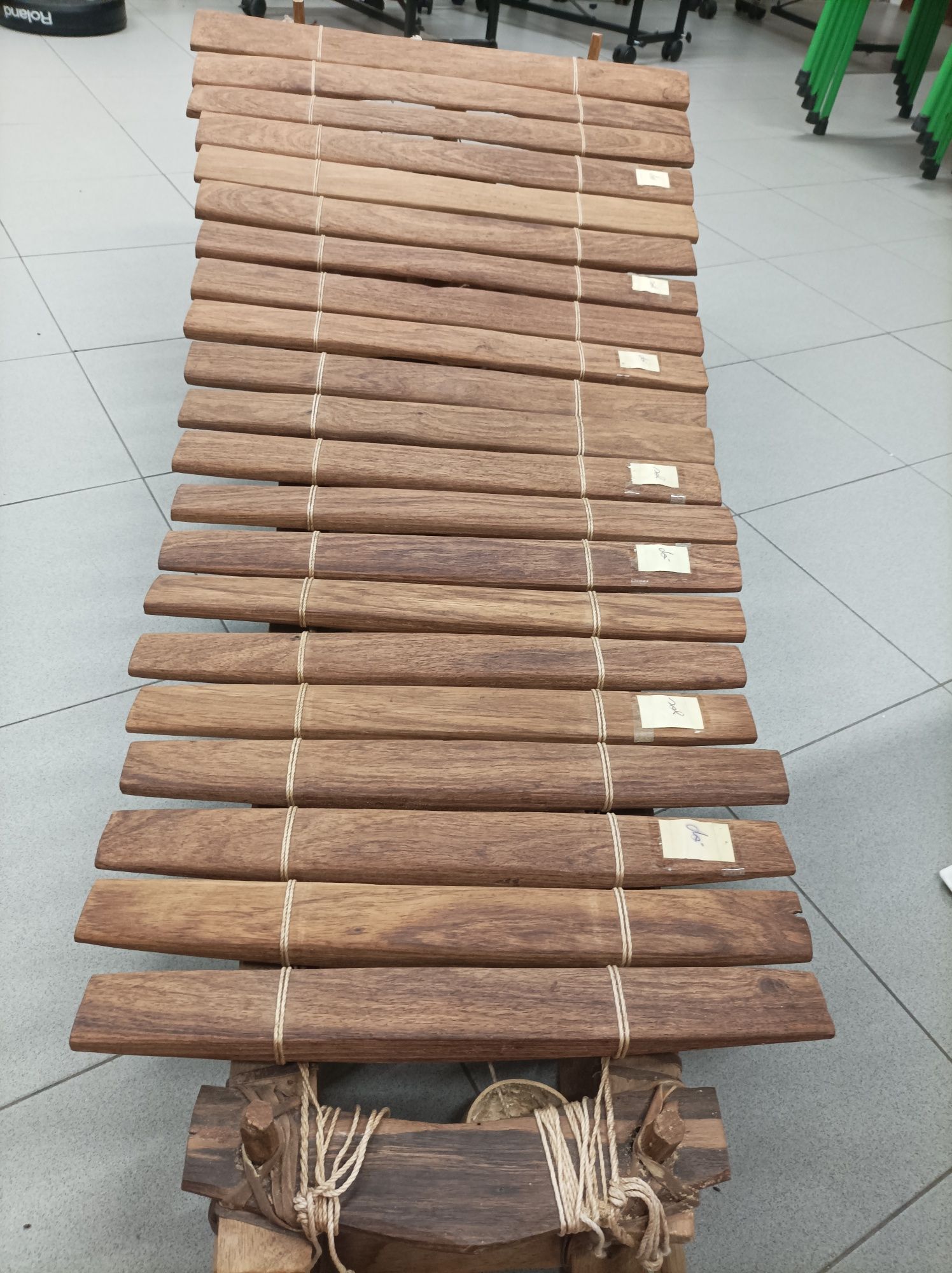 Balafom, como novo. Muito pouco uso.