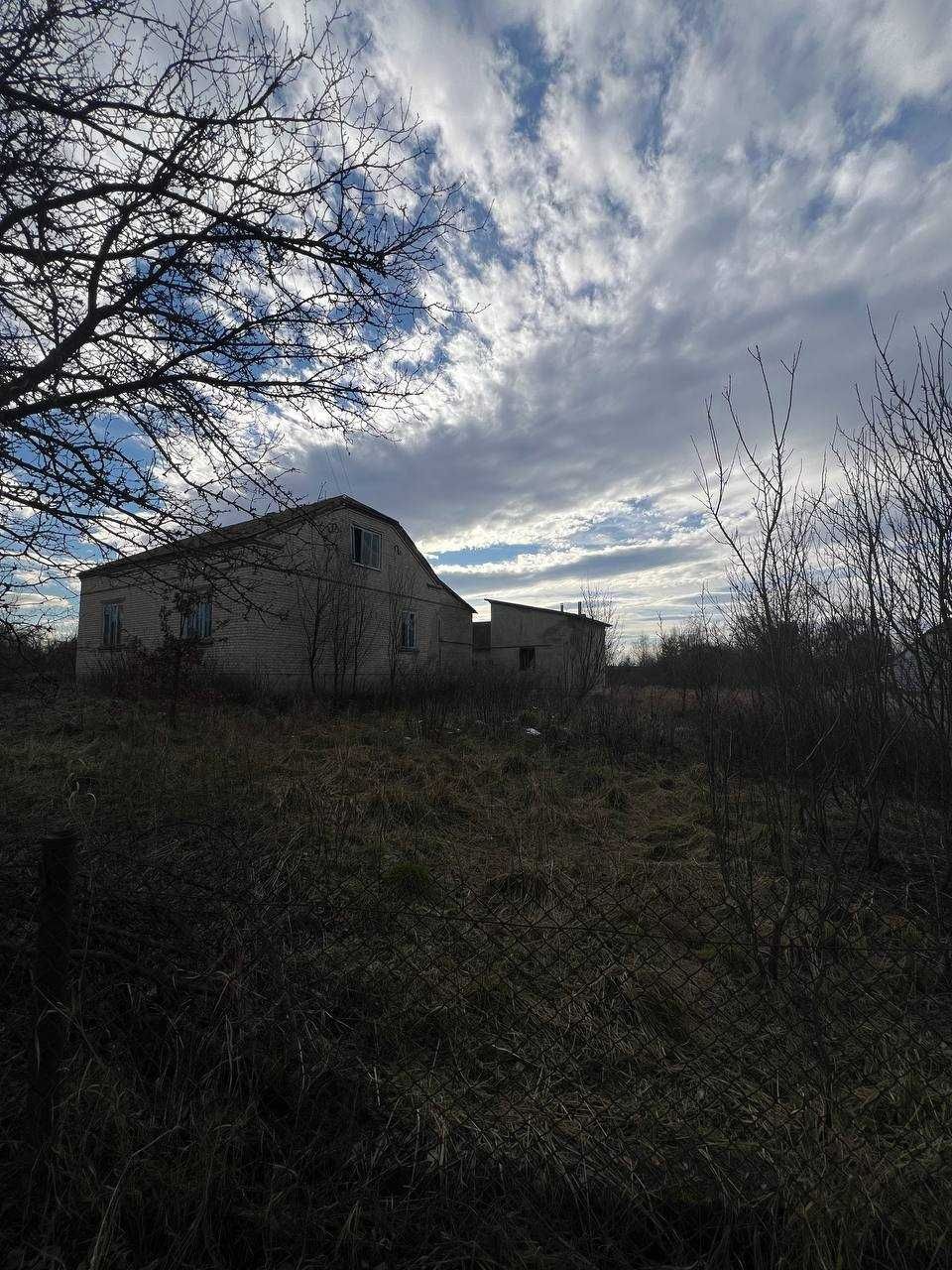 Продаж будинку з земельною ділянкою в с. Басівка