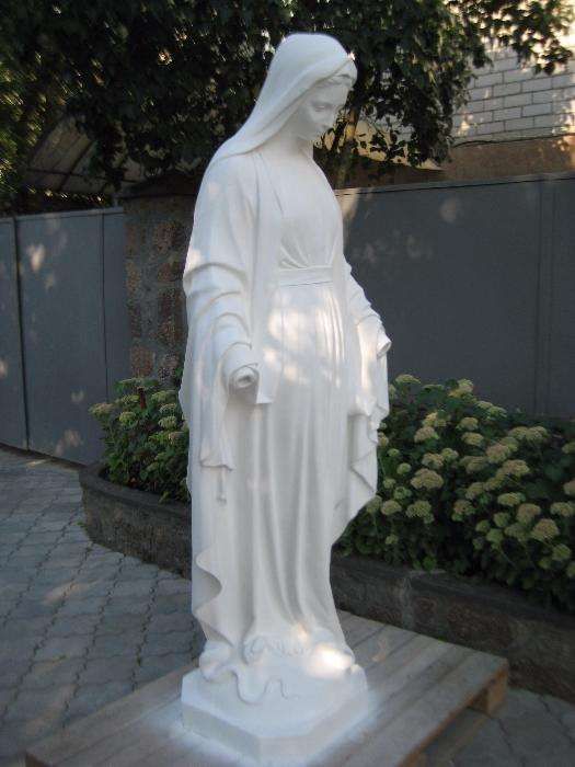 Скульптура Богородиці ( Почаївської божої матері )