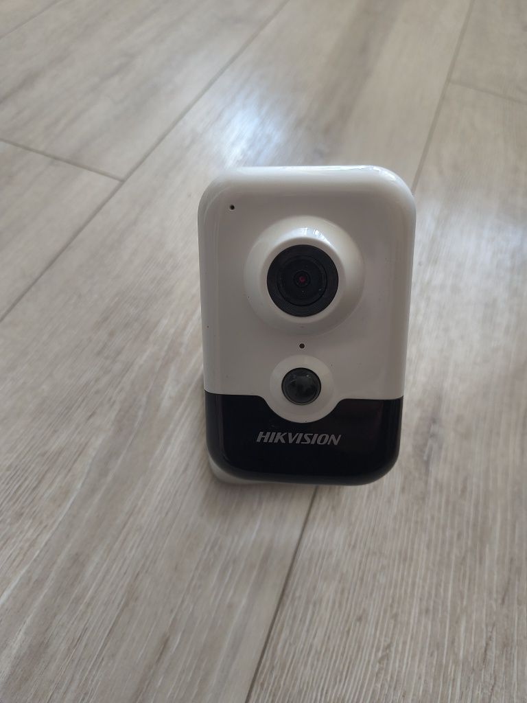 Камера Hikvision DS-2CD2443G0-1
