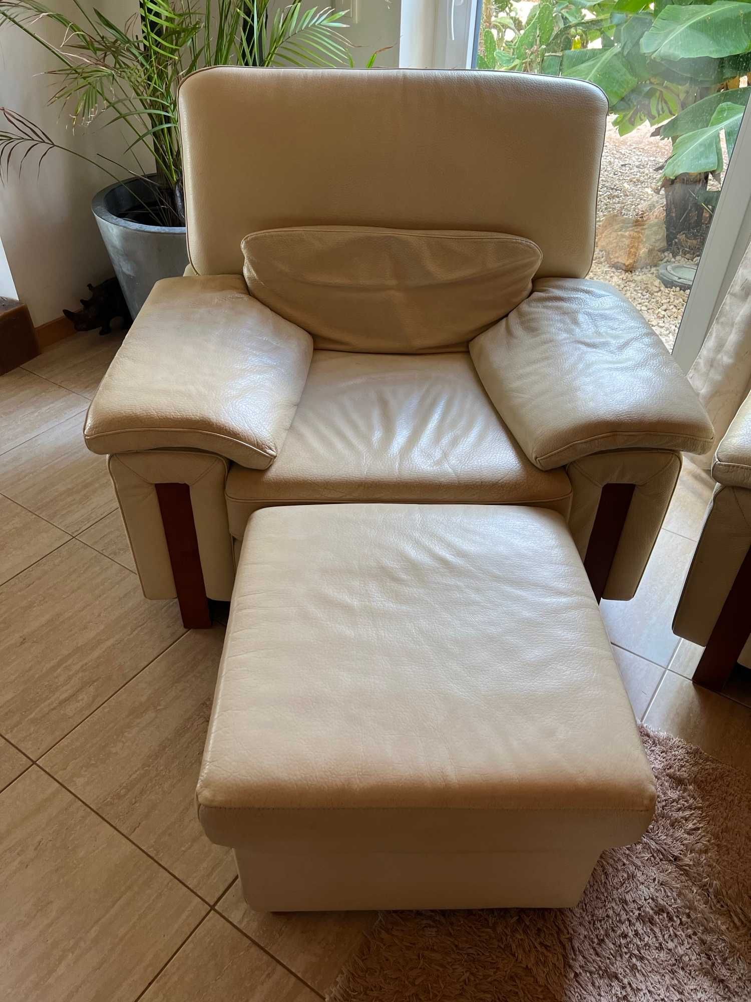Oportunidade - Optimo conjunto de sofas em pele em bom estado
