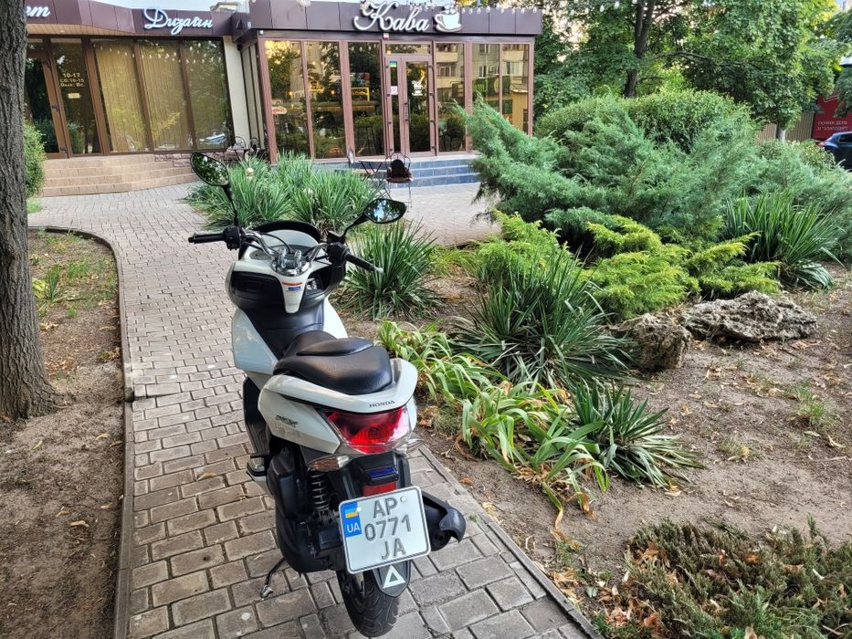 Продам скутер Honda pcx 125