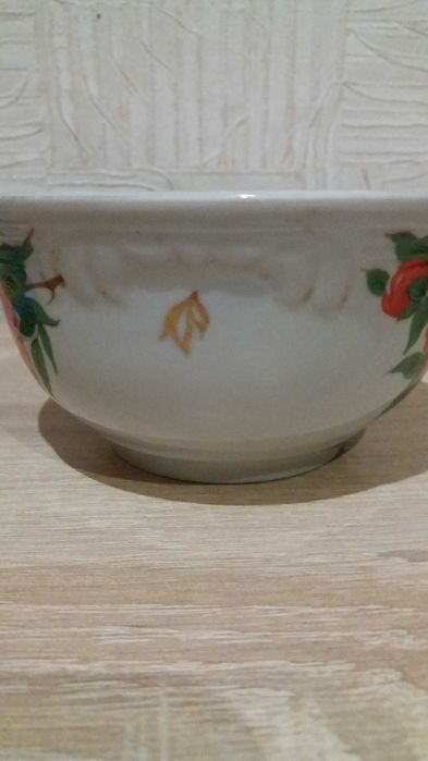 Пиала из СССР 70-х годов.Оригинальная с рельефом см.(фото)