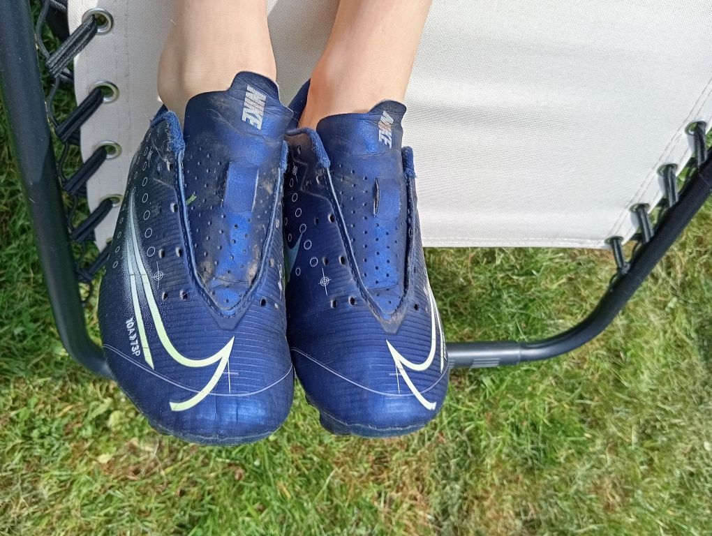 Korki piłkarskie Nike r 28