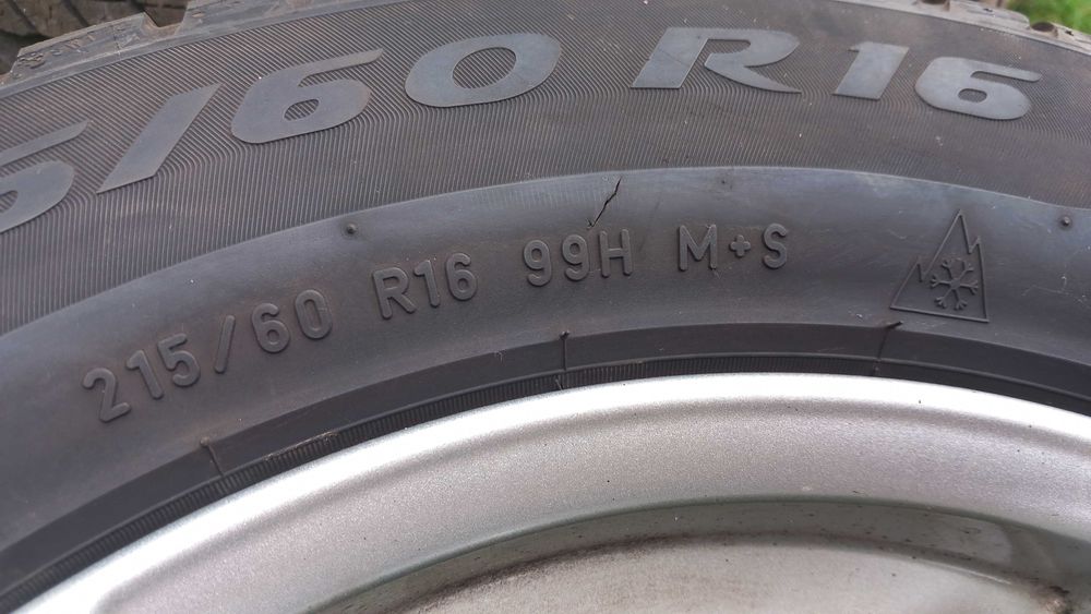 Zimowe 4 szt felgi alumin. + opony Pirelli/ 215/60/R16 rok prod. 2018