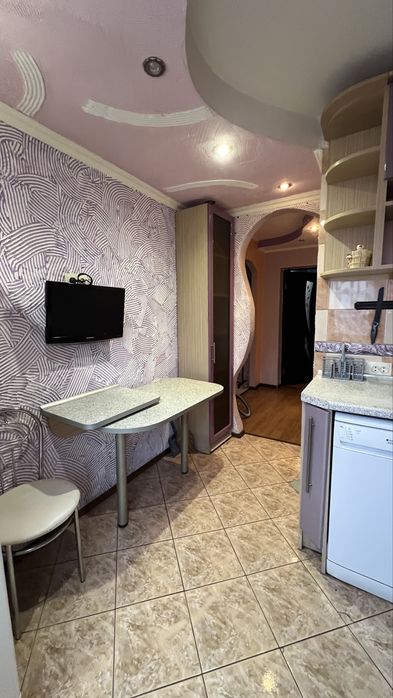 Тепла 2-кімнатна квартира з ремонтом і меблями