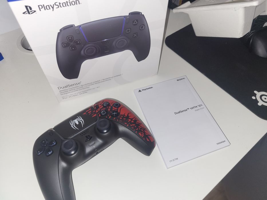 Customowy pad DualSense PS5 - stan jak nowy, użyty tylko raz