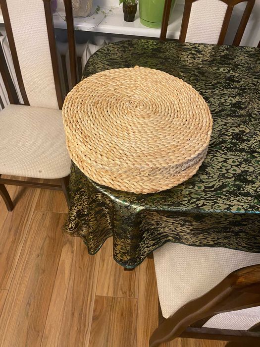 Sprzedam solidny rozkładany stół z kompletem 6 krzeseł