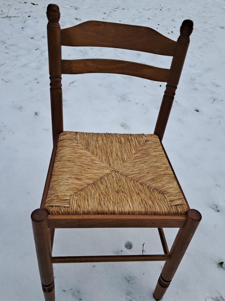 Krzesła  że słomianym siedziskiem