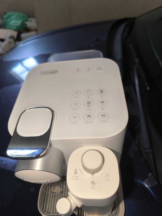 Máquina de café Nespresso grand latissima branca