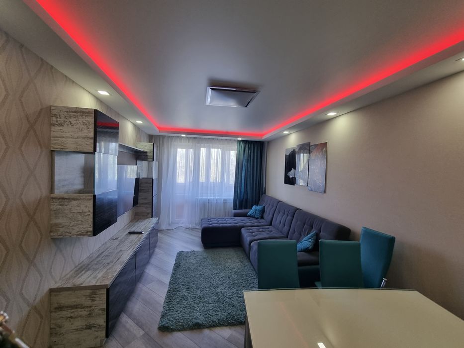 Шикарна 3к з ремонтом та  видом на Дніпро, Сонячна набережна.  ТОРГ!