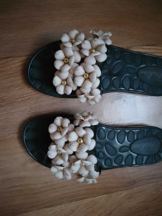 Продам симпатичнi жiночi ляпанцi (шльопки)