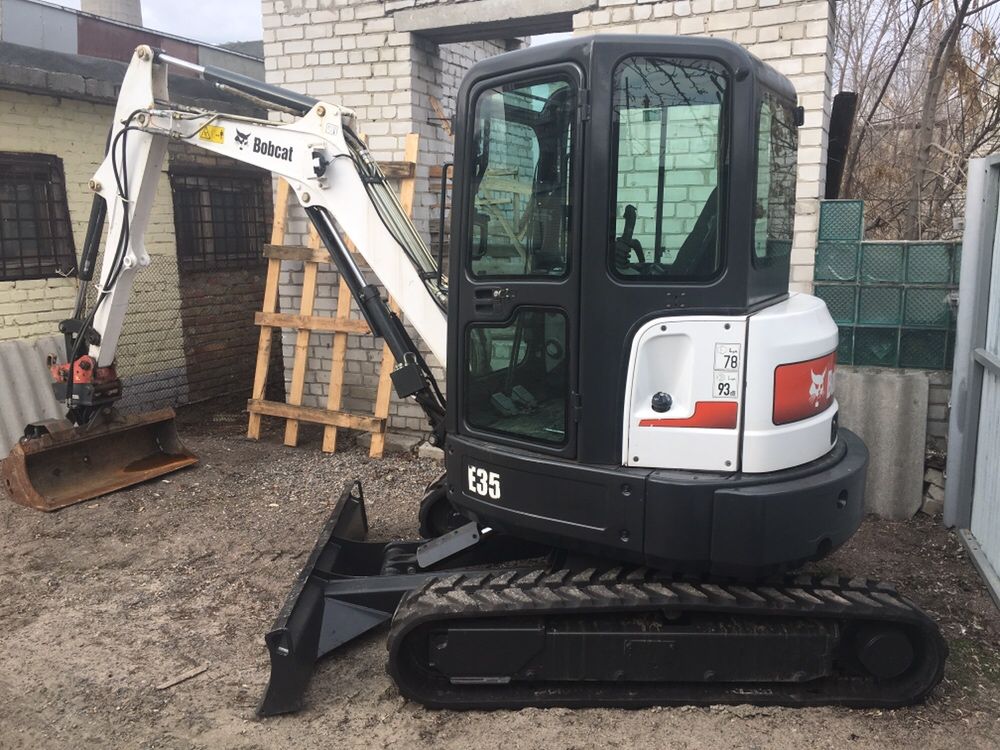 Миниэкскаватор bobcat e35