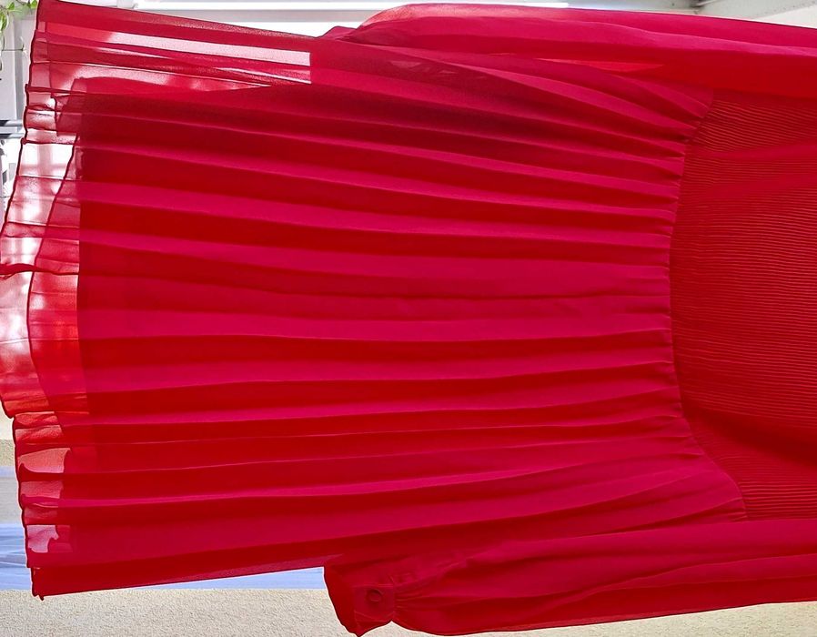 Zwiewna czerwona sukienka plisowana mini ASOS