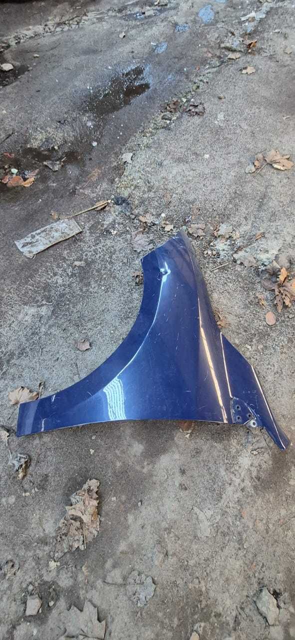 Крило переднє Renault Megane 3.