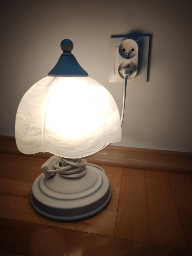Lampka nocna biała
