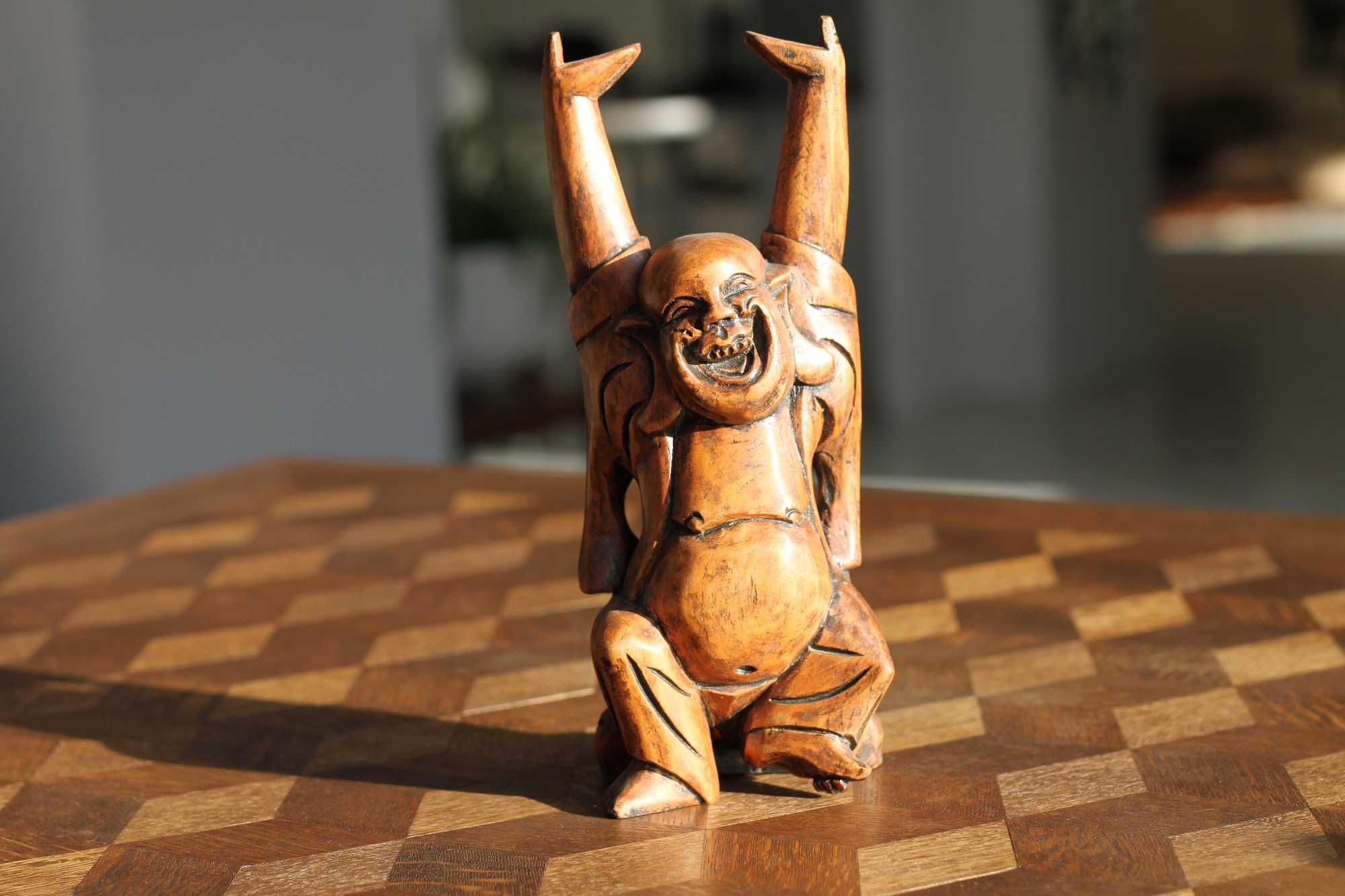 Wysoka stara figurka wesoły Budda radosny Chińczyk z drewna Azja 26,5