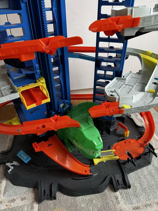 Hot Wheels Mega Garaż Atak Dinozaura T-Rex