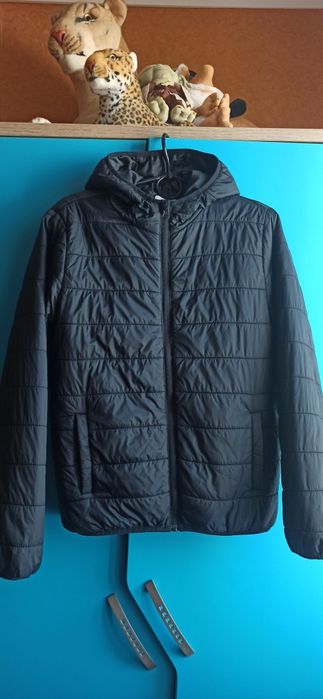 Продам  зимові та демісезонні курточки.