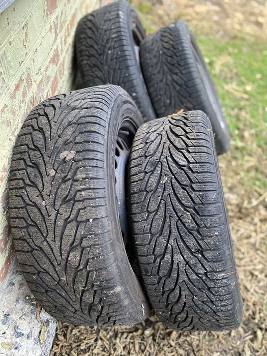 Продам диски з резиною у відмінному стані зима 215/55 R17