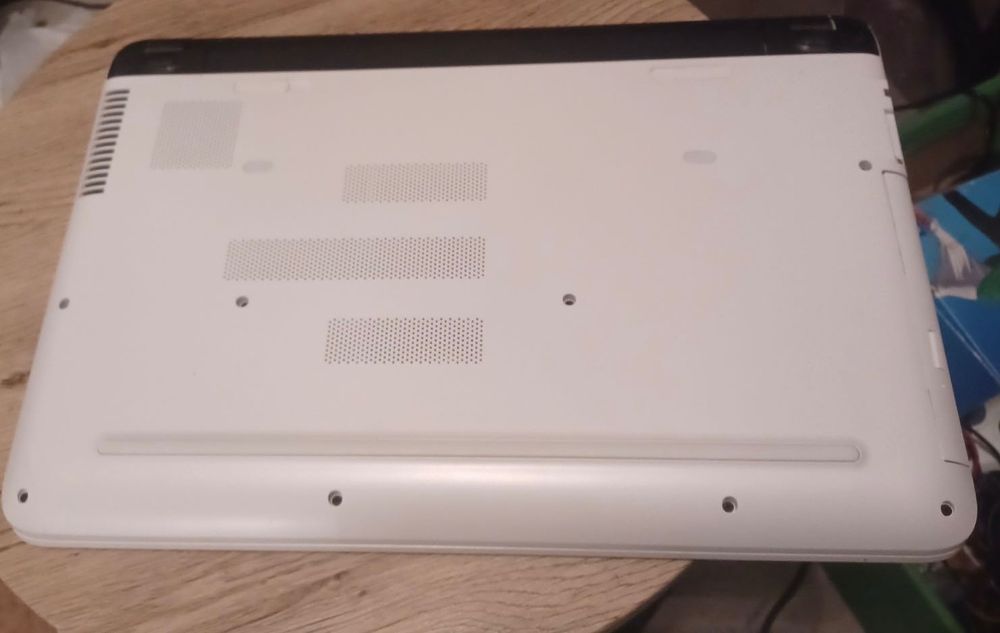 Biały HP Pavilion Notebook - 15-ab266nz (ENERGY STAR) 1 TB/8GB