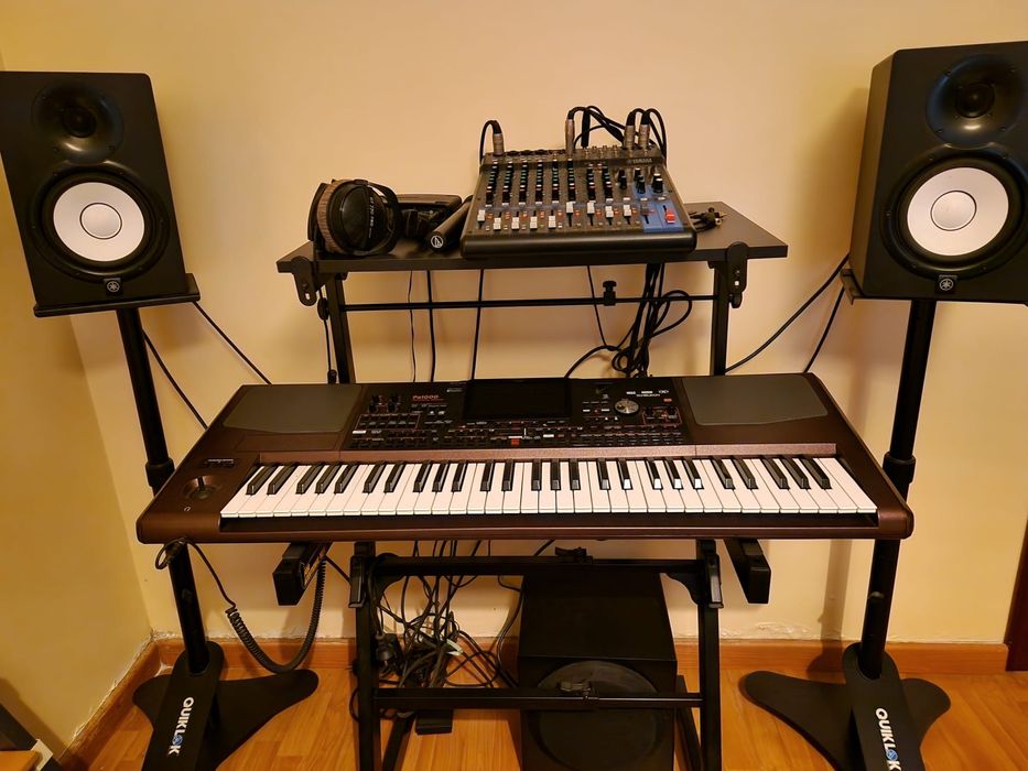 Teclado Korg Pa1000