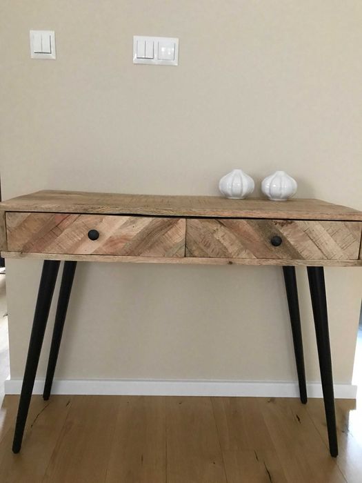 Konsola w stylu industrialnym