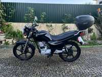 Mota SYM 125 com top case