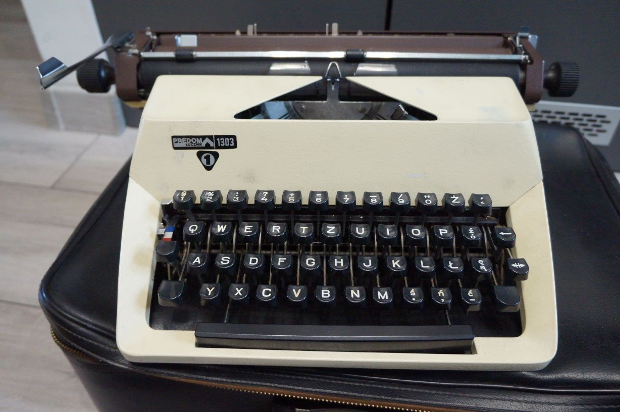Maszyna do pisania Łucznik 1303, akcesoria, walizka, lata '80, sprawna