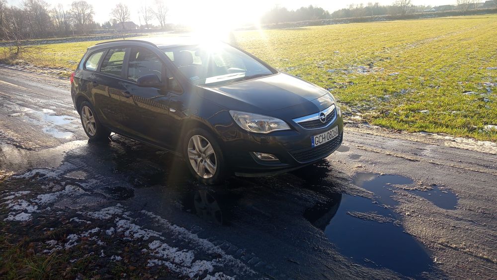 Astra j kombi 2010 rok 1.7 CDTI