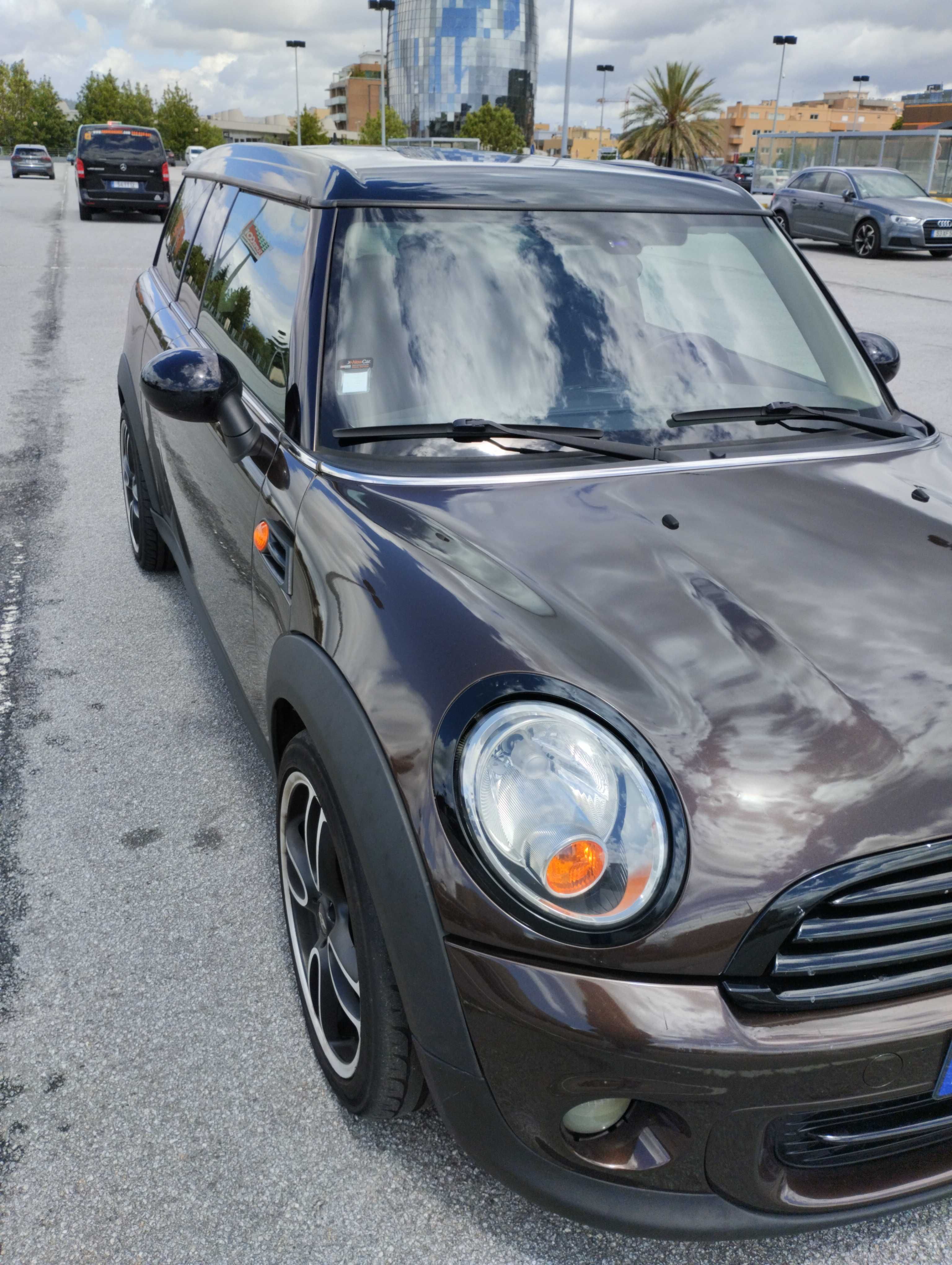 Mini Cooper D Clubman bom estado