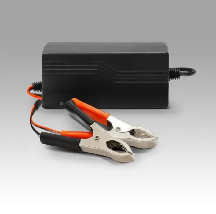 Зарядний пристрій для заряджання свинцево-кислотних акумуляторів