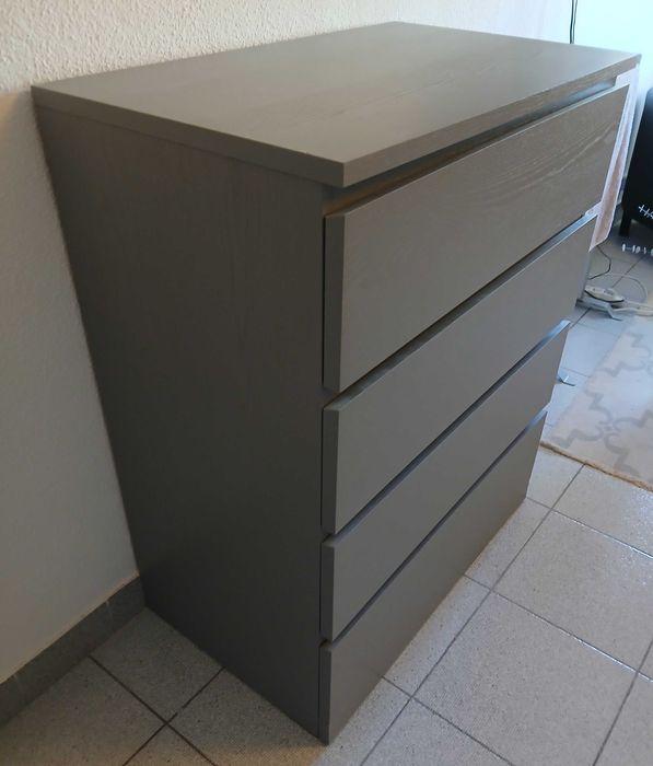 Cómoda IKEA de 4 Gavetas, modelo "MALM"