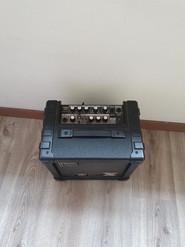 Guitarra Stratocaster + Amplificador Roland + Cabo Fender + Estojo
