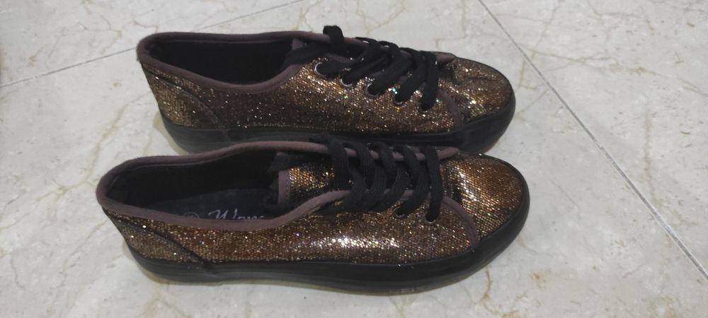 Ténis mulher diversos pares