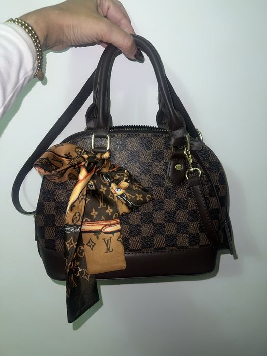 Mala Senhora oferta lenço