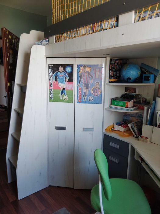 Łóżko piętrowe z biurkiem