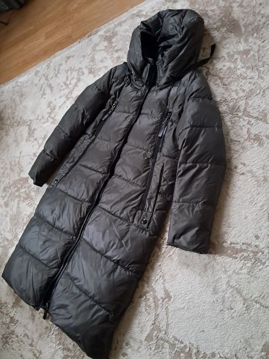 Пуховик жіночий довгий
