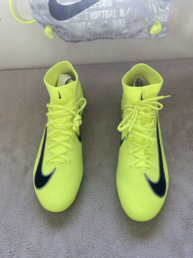 Chuteira Nike, Tamanho 43