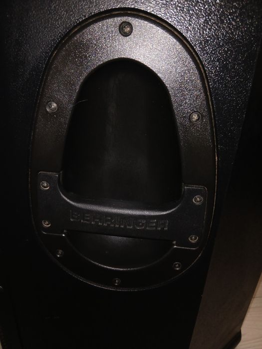 Продам  колонки BEHRINGER