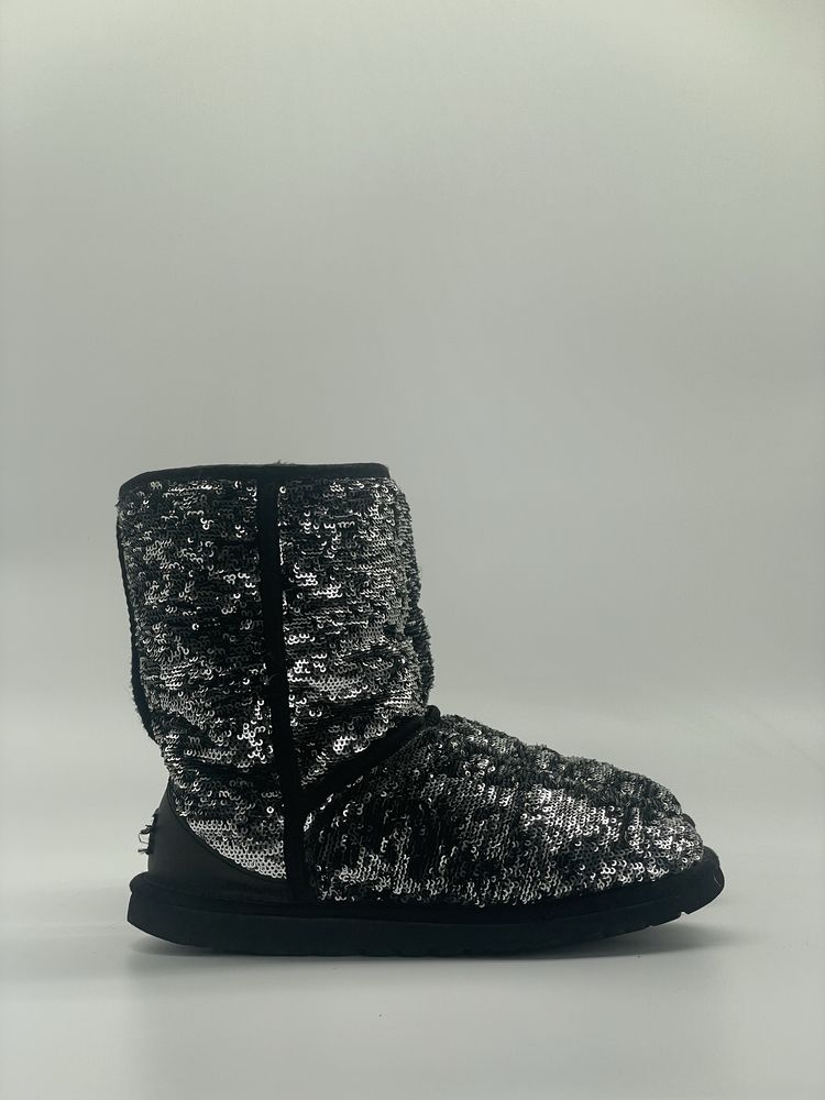 Botas UGG Pretas com Brilhantes