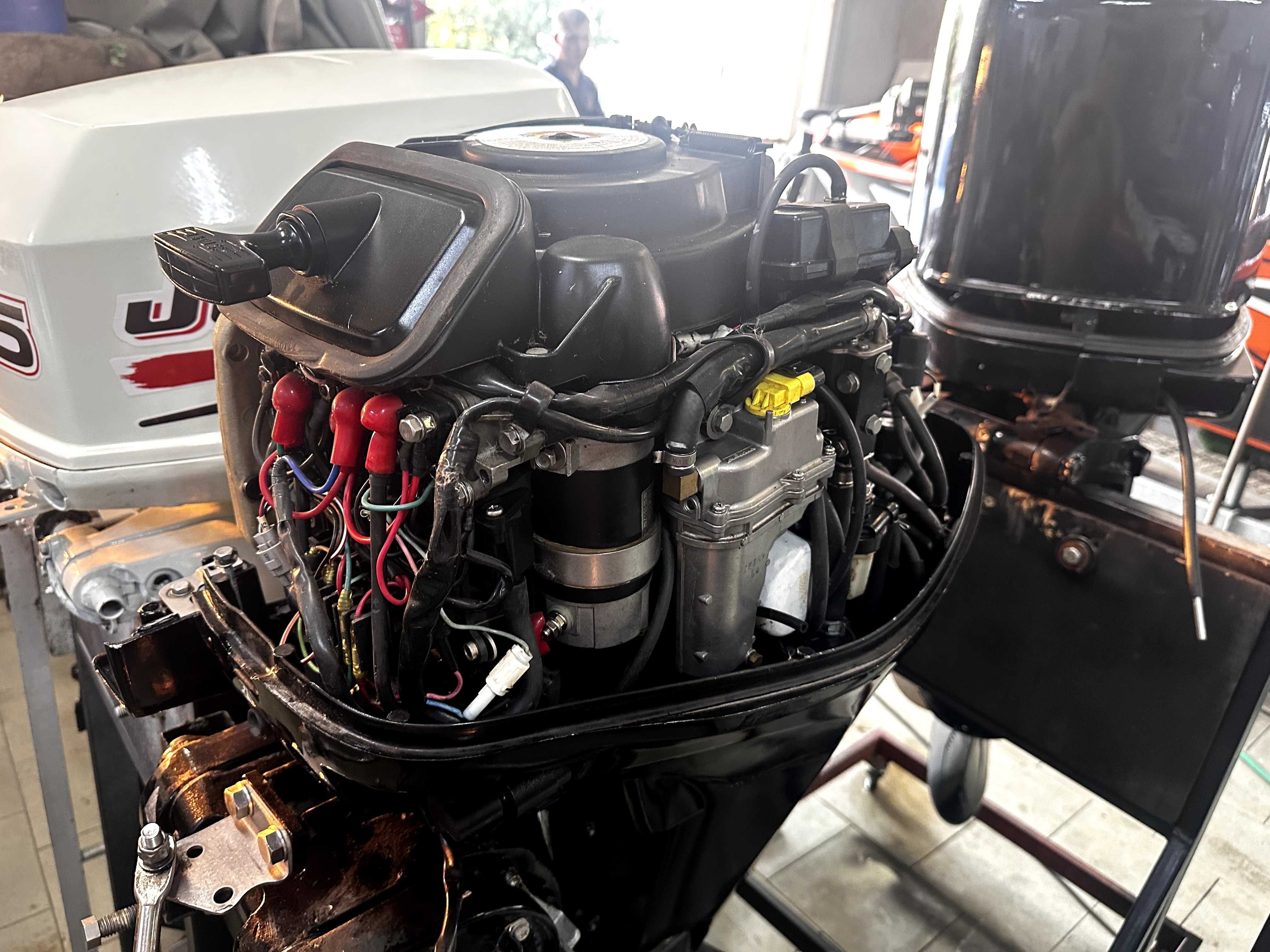 Лодочний мотор Mercury 30 EFI