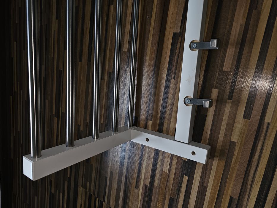 Wieszak z miejscem na czapki Ikea