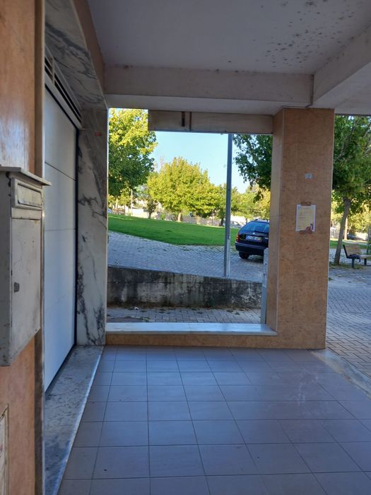 Aluga-se Loja Quinta da Flamenga Vialonga