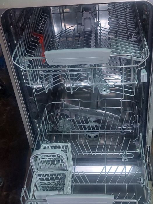 Посудомийна машина Hotpoint Ariston 45 см окремостояча