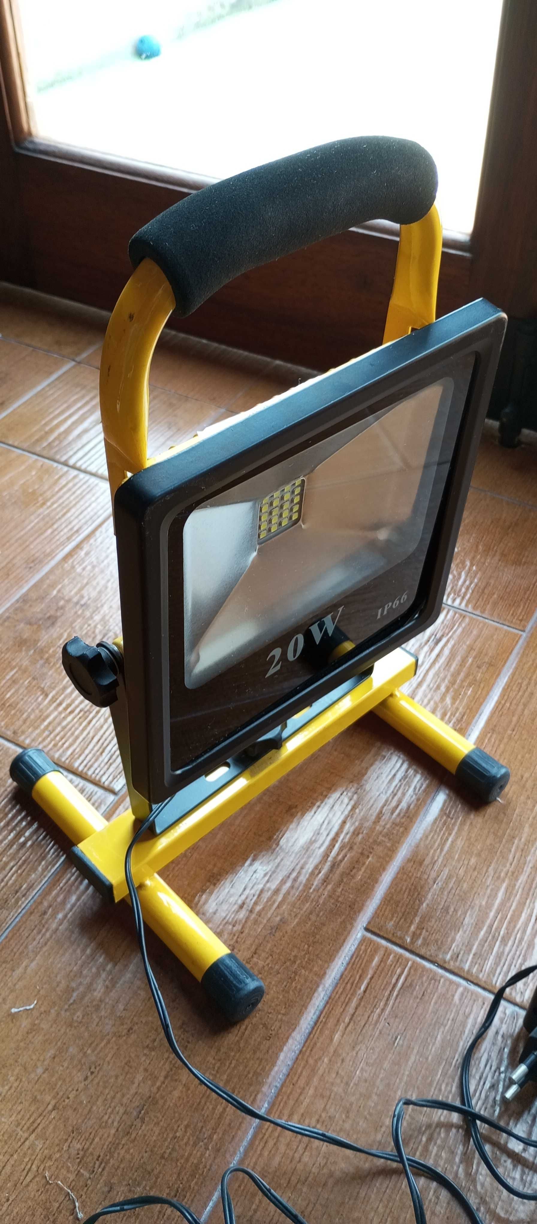 Projetor LED Slim Maxled IP66 amarelo 20W 6400K