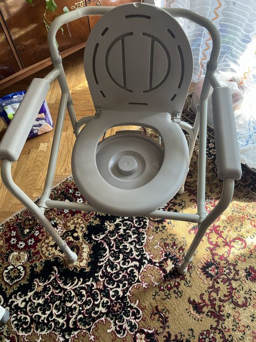 Крісло-туалет для хворих та літніх людей