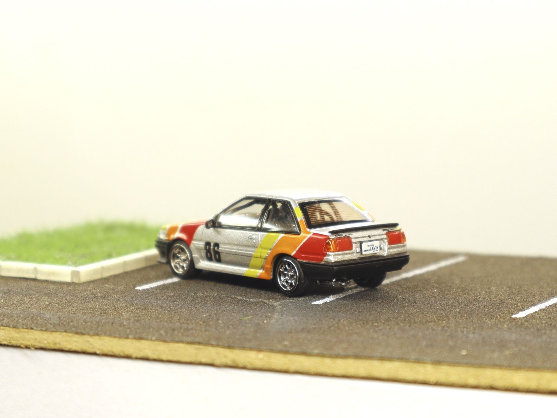 DCT Toyota Corolla Levin AE86 1/64 масштабна модель