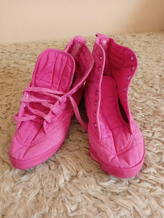 Różowe trampki damskie